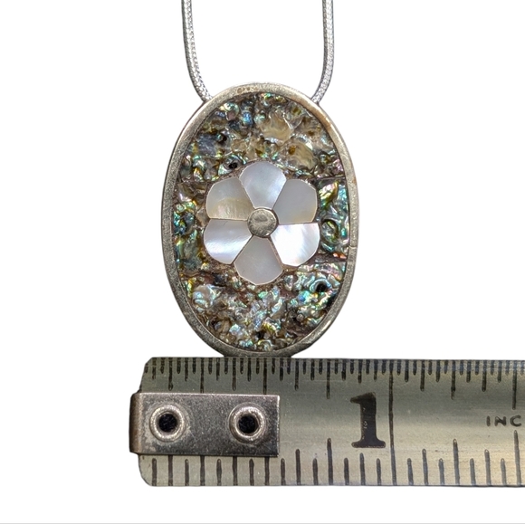Vintage Mexico Alpaca & Abalone Shell Mother of Pearl Flower Pendant Necklace - Picture 2 of 5